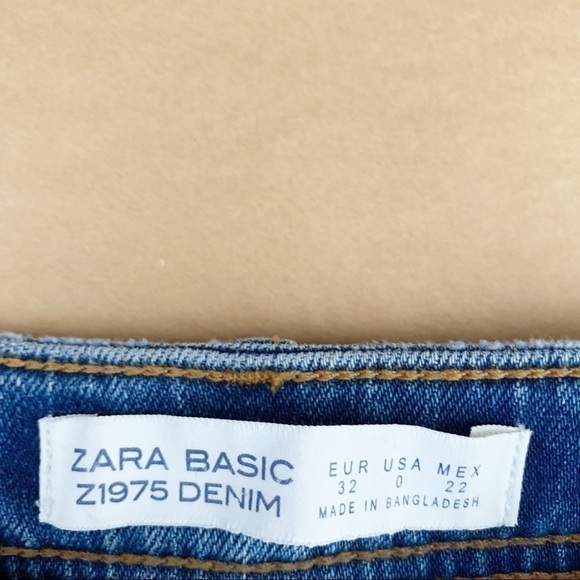 Zara Pearl Embellished Boyfriend Jeans Distressed Raw Step Hem Light Wash Size 0 - Picture 8 of 11